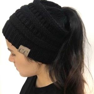 🔥S A L E🔥 Cable Knit Ponytail Beanie - Black